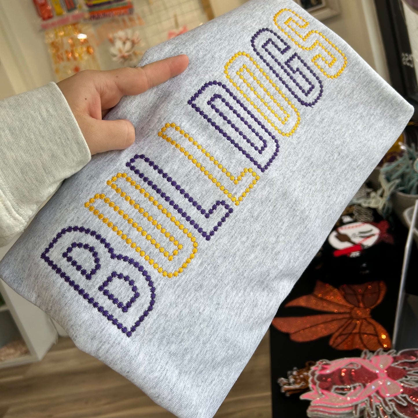 BULLDOGS CANDLE WICK EMBROIDERY SWEATSHIRT
