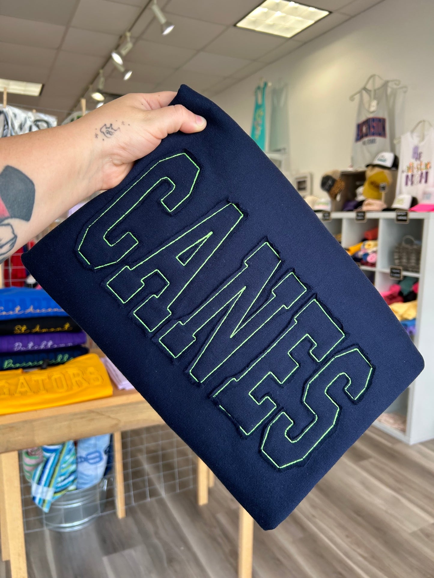 CANES RAW EDGE APPLIQUE SWEATSHIRT