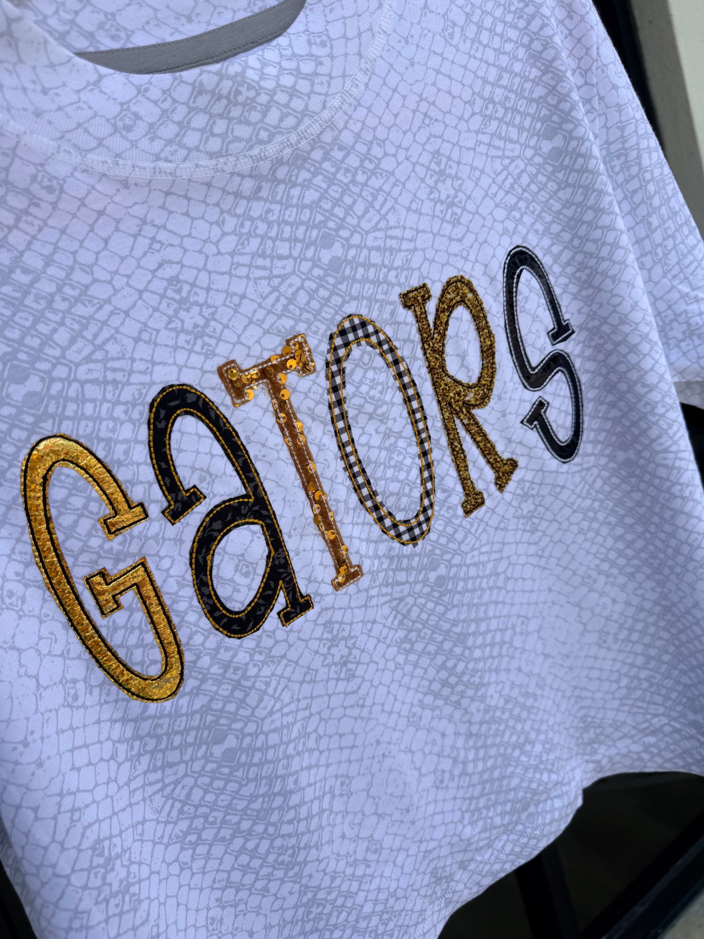 GATORS MULTI MEDIA ON RETIPE PRINTED TEE