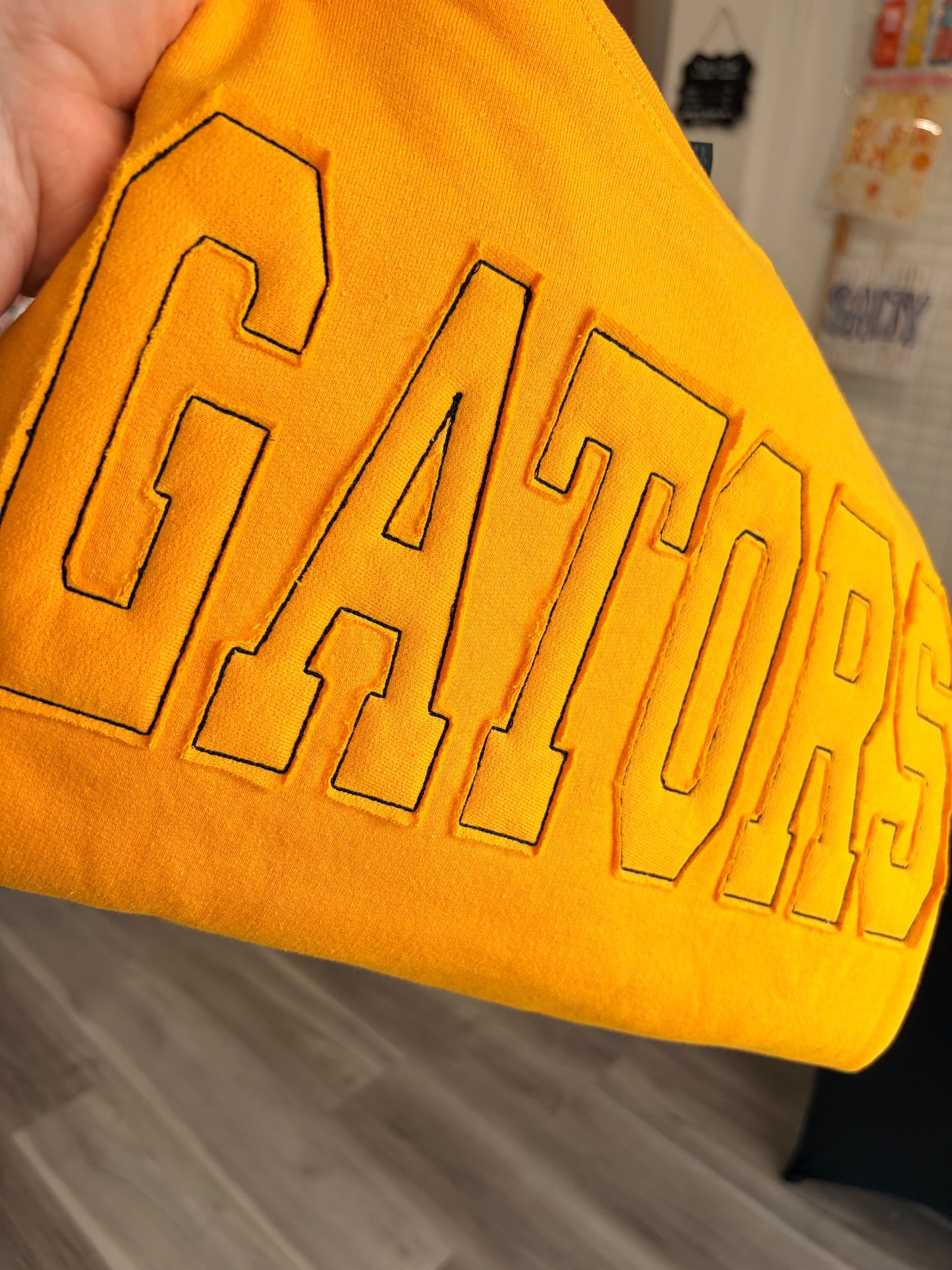 GATORS RAW EDGE APPLIQUE SWEATSHIRT