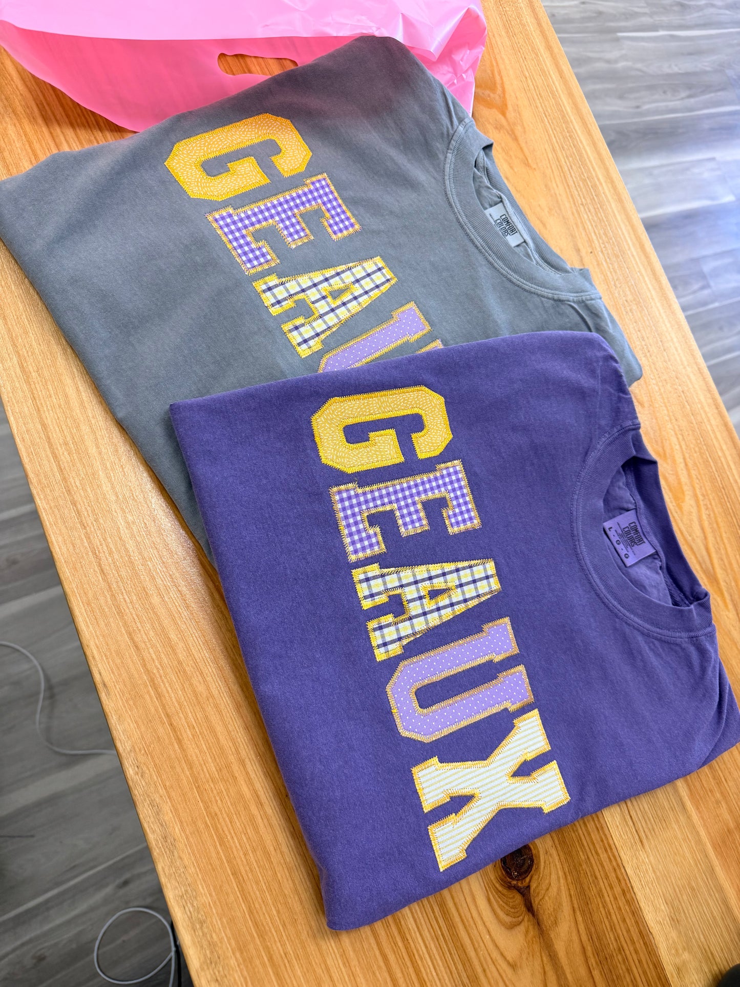 EMBROIDERED FABRIC APPLIQUE "GEAUX"  MIDI TEES, UNISEX TEES & SWEATSHIRTS