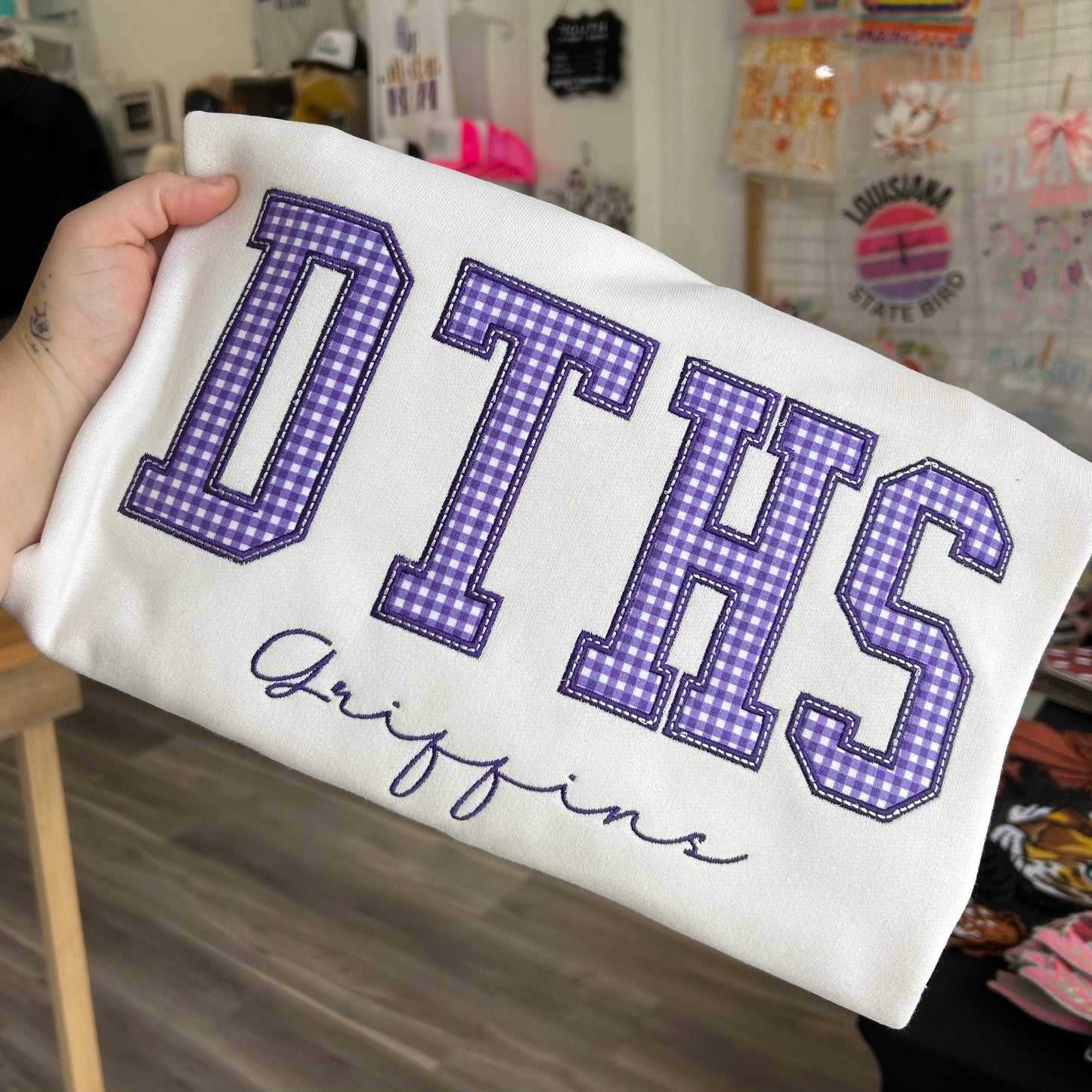 DTHS GINGHAM FABRIC APPLIQUE SWEATSHIRT