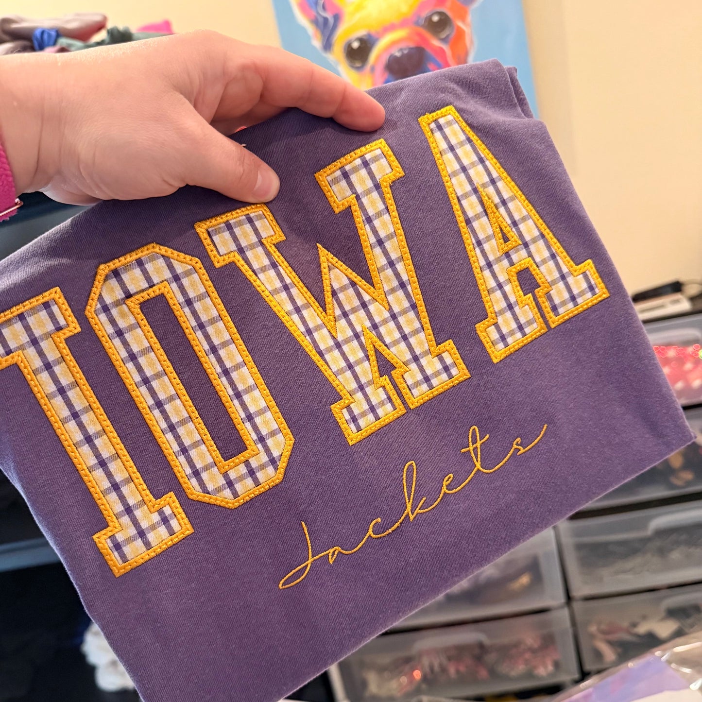 IOWA JACKETS APPLIQUE TEE